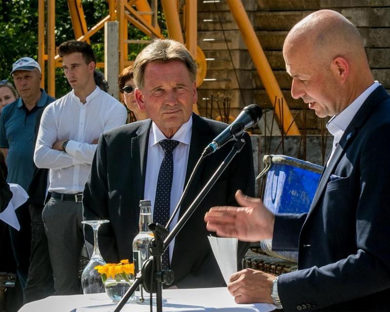 Redner bei der Grundsteinlegung